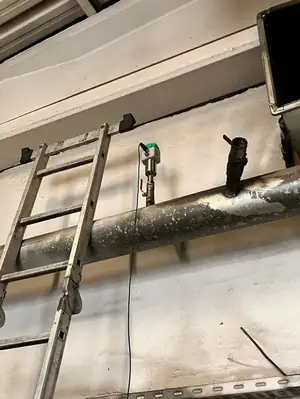 Basınçlı hava hattına monte edilen CS Instruments debi sensörü